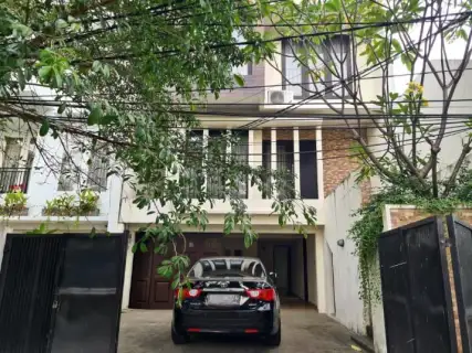 Jual Full Furnish Rumah Modern 3Lantai di Kawasan Tebet Utara 6 Kamar